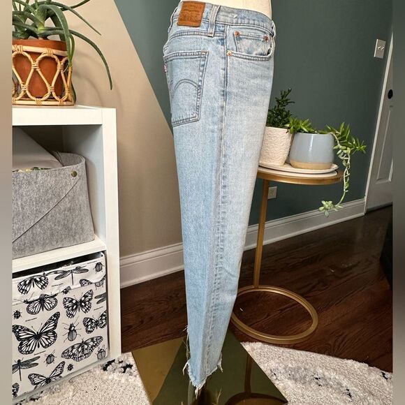 Levi’s Premium Wedgie Straight Jeans High-Rise Light Wash Cropped Raw Hem Sz 29 - Picture 4 of 11